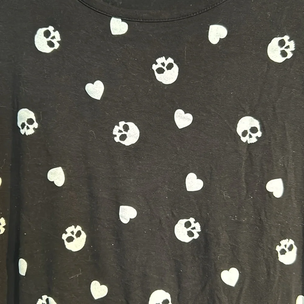 Hearts and Skulls Halloween Black Tshirt - Picture 2 of 4